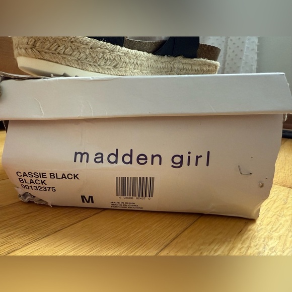 NWT Madden Girl Cybell Flatform Sandal - Picture 6 of 6